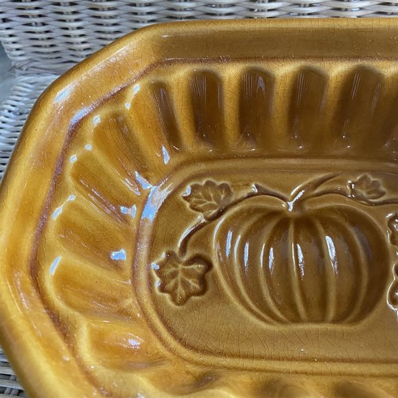 CRATE & BARREL STONEWARE CRANBERRY MOLD THANKSGIVING PUMPKIN FALL HALLOWEEN - Picture 3 of 9